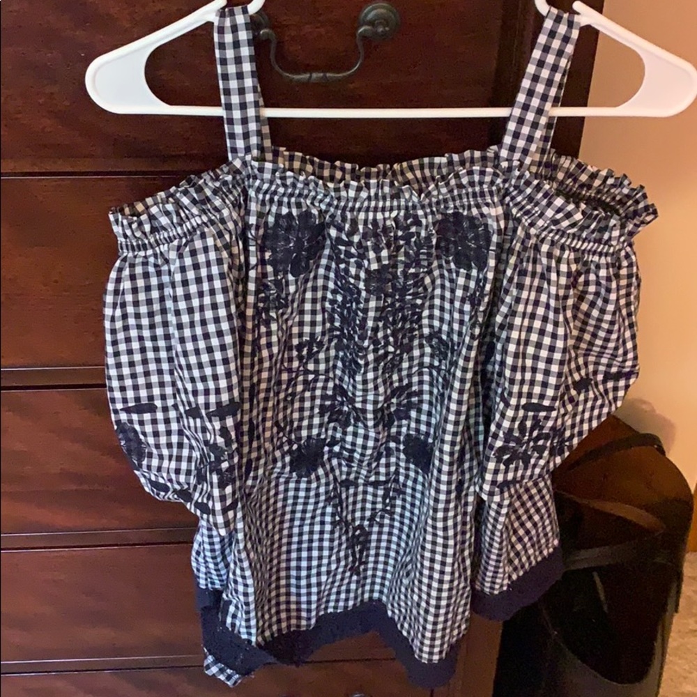 Off-the-shoulder top